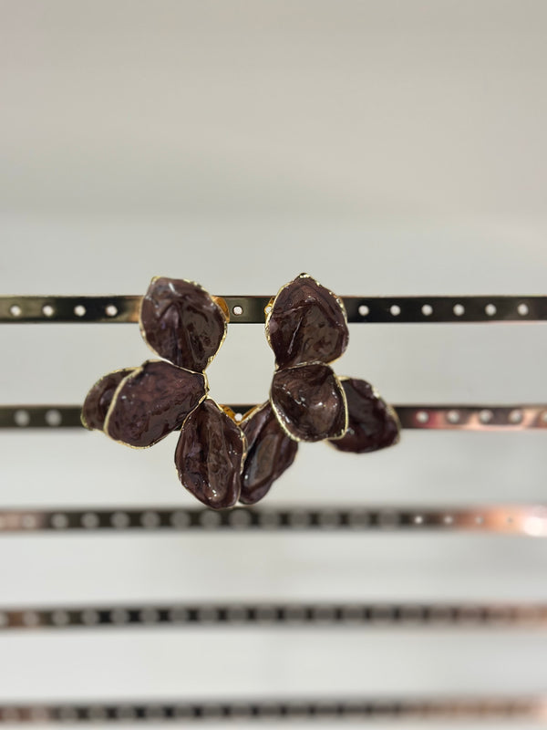 Orecchini mezzo fiore marrone